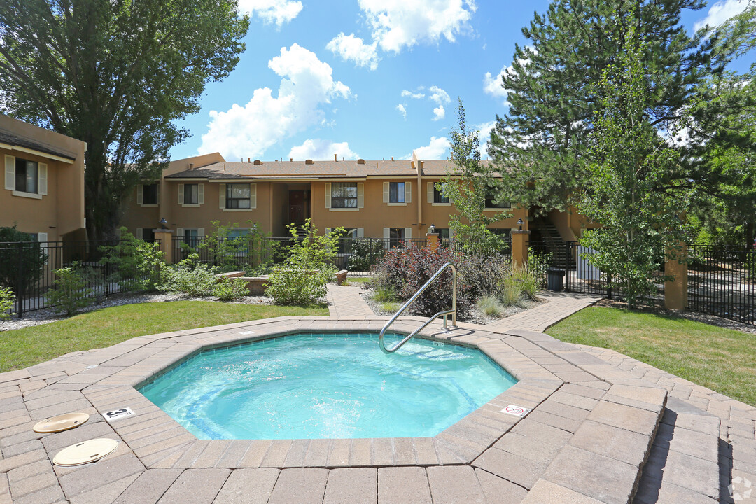 Aspen Leaf in Flagstaff, AZ - Building Photo