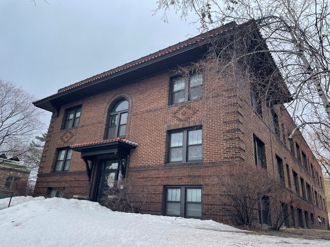 Historic Grand Avenue Apartments in St. Paul, MN - Foto de edificio - Building Photo