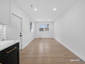 20 Oakridge Rd in Trumbull, CT - Building Photo - Building Photo