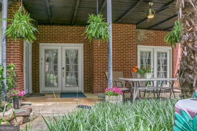 property at 5647 Queensborough Dr