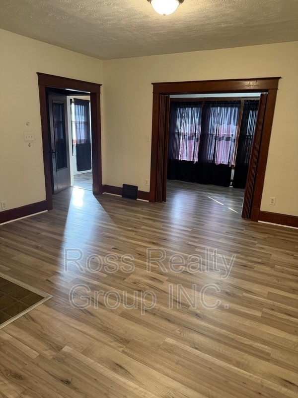 2750 Monroe St in Toledo, OH - Building Photo - Building Photo