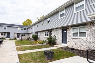 Taylor Crossing in Green Bay, WI - Building Photo - Building Photo