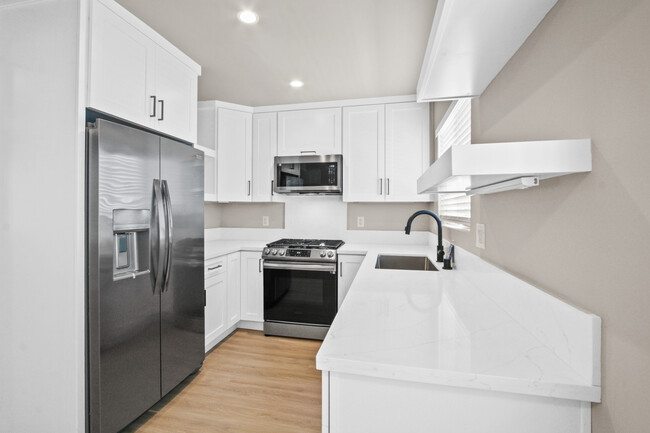 16002 S Myrtle Ave in Tustin, CA - Building Photo - Building Photo