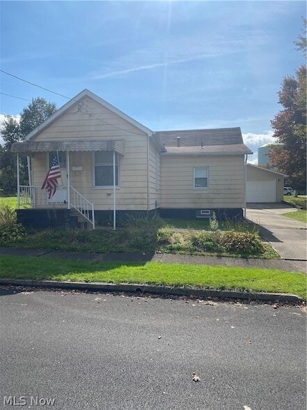 665 Devitt Ave in Campbell, OH - Building Photo - Building Photo