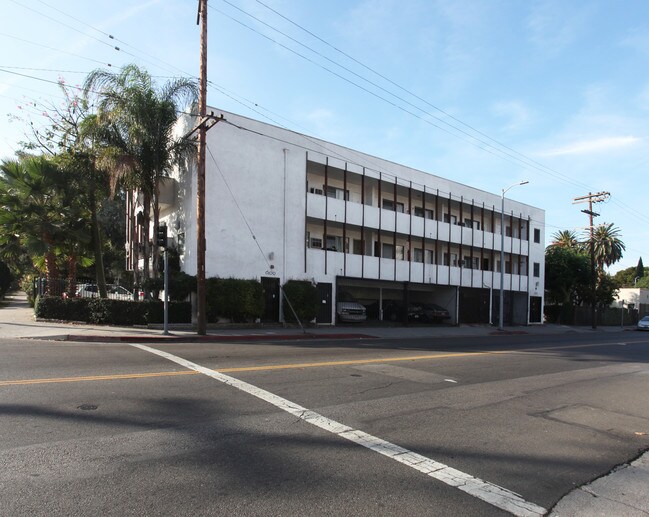 6100-6108 Fountain Ave in Los Angeles, CA - Building Photo - Building Photo