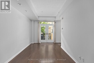 78-78 Carr St in Toronto, ON - Building Photo - Building Photo