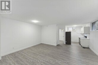 828 Maplewood Ave in Ottawa, ON - Building Photo - Building Photo