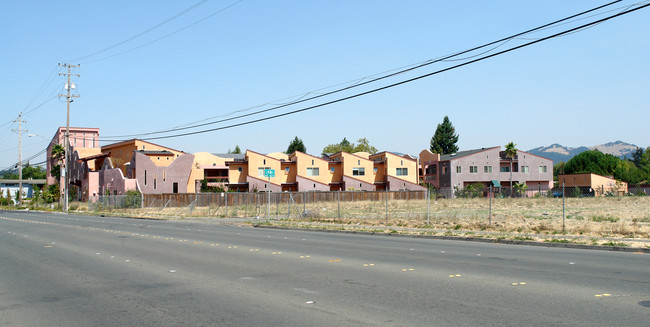 1346 Yulupa Ave in Santa Rosa, CA - Building Photo - Building Photo