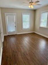 905 N Bishop Ave in Dallas, TX - Building Photo - Building Photo