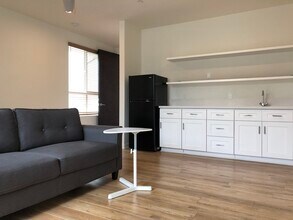 5601 W 78th St, Unit 12 in Los Angeles, CA - Building Photo - Building Photo