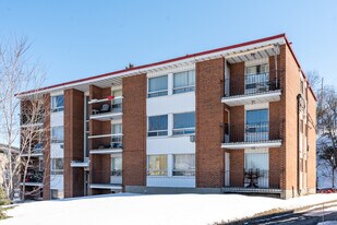 492 Saint-Omer St in Lévis, QC - Building Photo