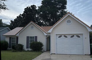 162 Meadowbrook Ct in Niceville, FL - Building Photo
