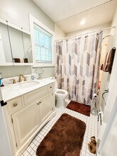 21 Platts Hill Rd, Unit 21a in Newtown, CT - Foto de edificio - Building Photo