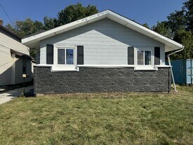 1925 Sheridan Rd in Fort Wayne, IN - Building Photo