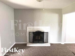 10153 Lawnhaven Dr in Indianapolis, IN - Foto de edificio - Building Photo