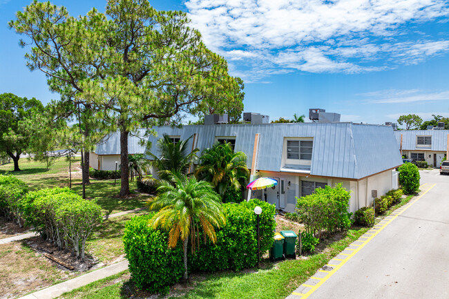 4913 Catalina Dr in Naples, FL - Foto de edificio - Building Photo