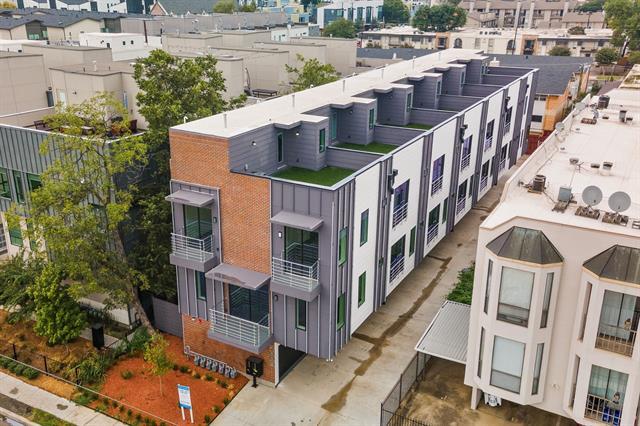 property at 2006 N Fitzhugh Ave