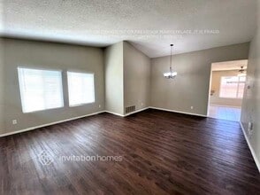 6864 Cucamonga St in Riverside, CA - Foto de edificio - Building Photo