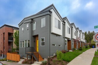 8622 N Edison St in Portland, OR - Foto de edificio - Building Photo