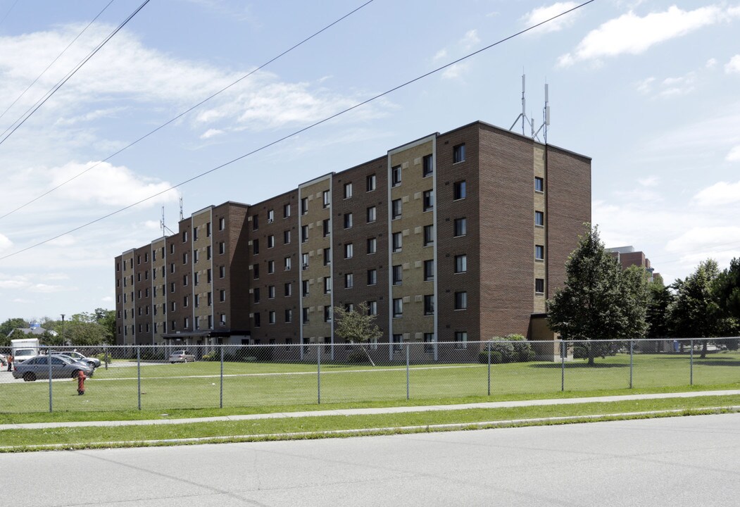 609 Davenport Rd in Waterloo, ON - Building Photo