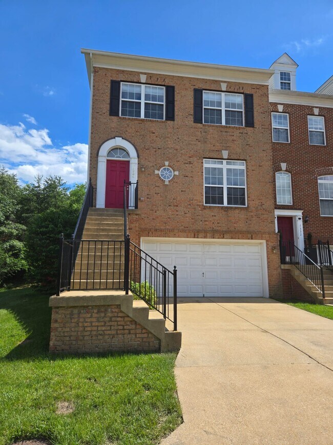 7334 Hampton Manor Pl in Springfield, VA - Foto de edificio - Building Photo