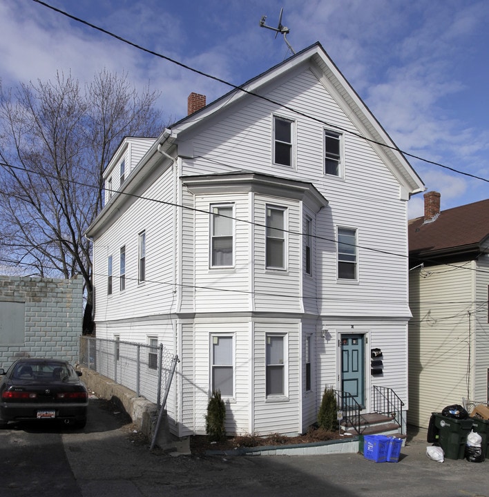 24 Ames St in Providence, RI - Building Photo