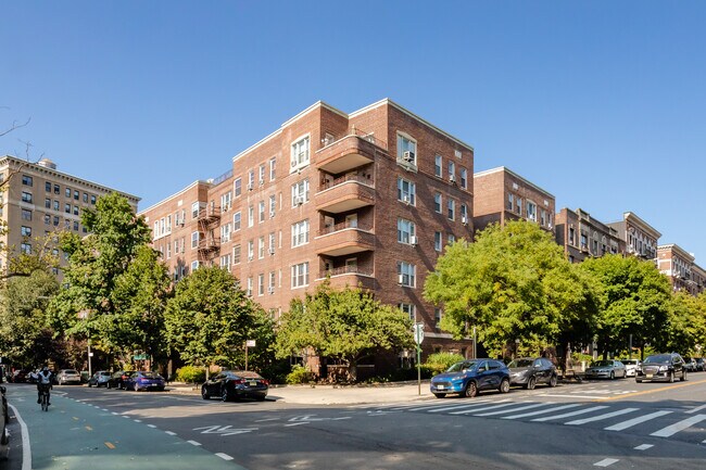 60 Plaza St E in Brooklyn, NY - Foto de edificio - Building Photo