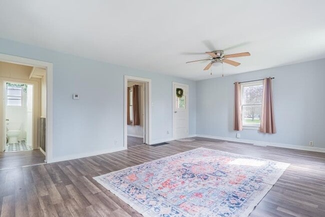 721 E Cemetery Ave in Chenoa, IL - Foto de edificio - Building Photo