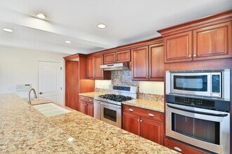 1701 S Crescent Ave in Los Angeles, CA - Building Photo - Building Photo