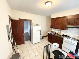 24 Maryland St, Unit 2 in Boston, MA - Building Photo