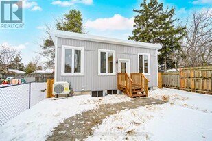 35 St George St in Brantford, ON - Building Photo