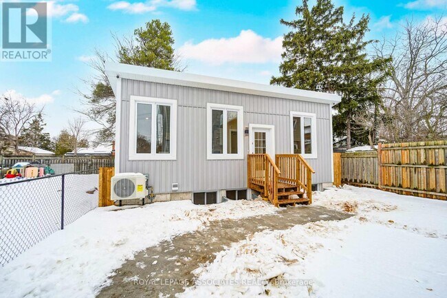 property at 35 St George St