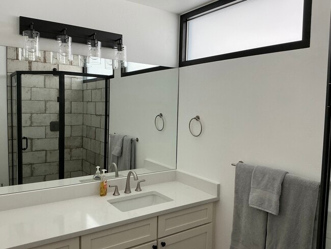 736 Main Ave, Unit F in Durango, CO - Foto de edificio - Building Photo