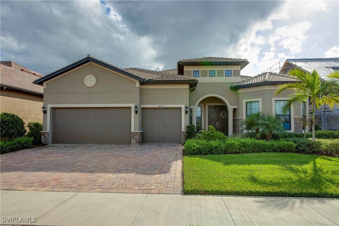 14020 Hawks Eye Ct in Estero, FL - Building Photo