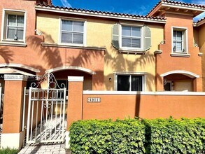 4911 Spinnaker Dr in Fort Lauderdale, FL - Building Photo - Building Photo