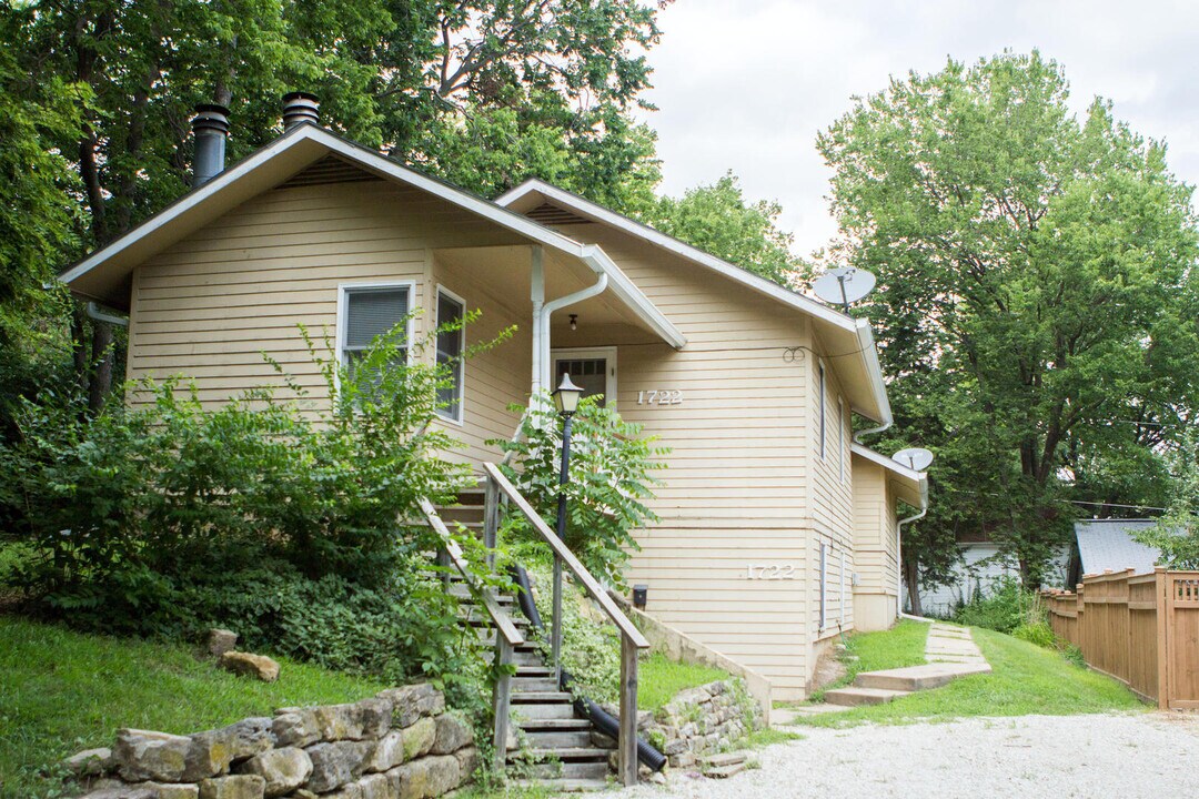 1722 Houston St in Manhattan, KS - Building Photo