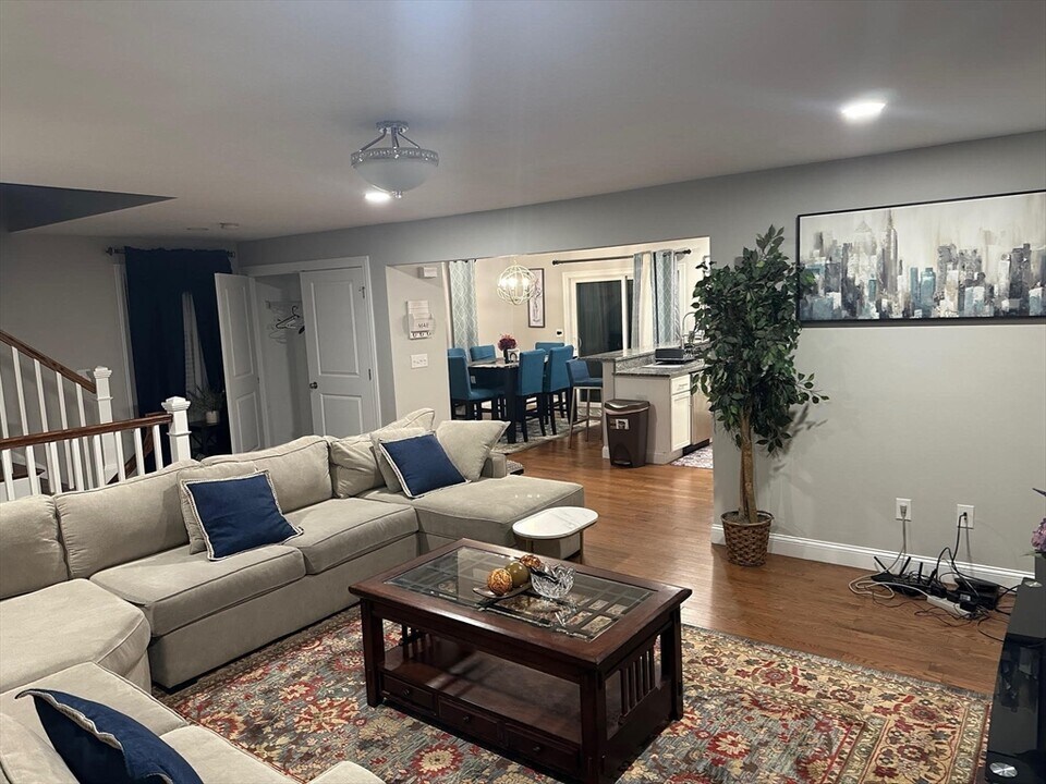 21 Burncoat Hts in Worcester, MA - Building Photo