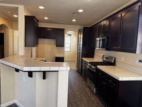 1847 Vintage Cir in Oakdale, CA - Building Photo - Building Photo