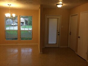 16826 Rippling Mill Dr in Sugar Land, TX - Building Photo - Building Photo