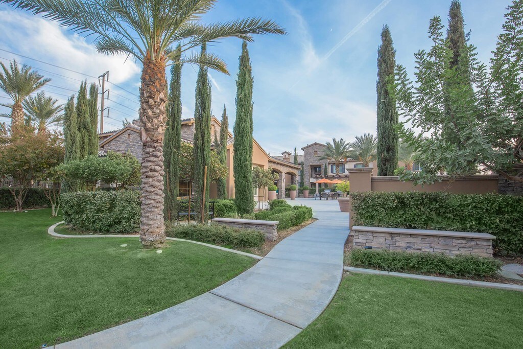 The Retreat at Riverlakes Bakersfield, CA Apartments