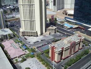 145 Harmon E Ave, Unit 34609 in Las Vegas, NV - Foto de edificio - Building Photo