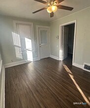 30 Warren Ln in Windsor, CT - Building Photo - Building Photo