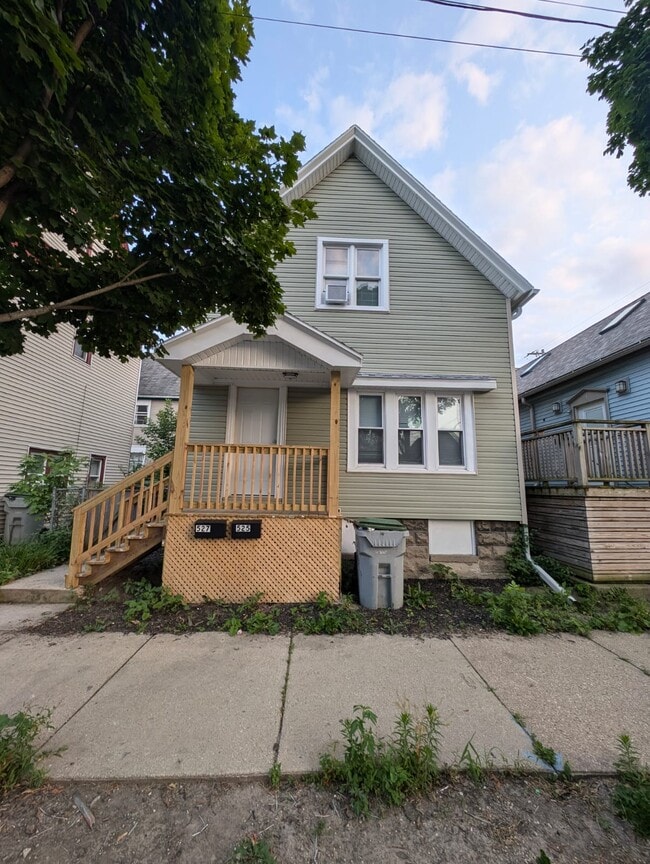 527 E Clarke St in Milwaukee, WI - Building Photo - Building Photo