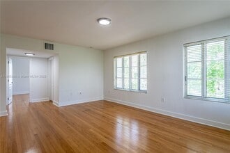 2425 Flamingo Pl in Miami Beach, FL - Building Photo - Building Photo