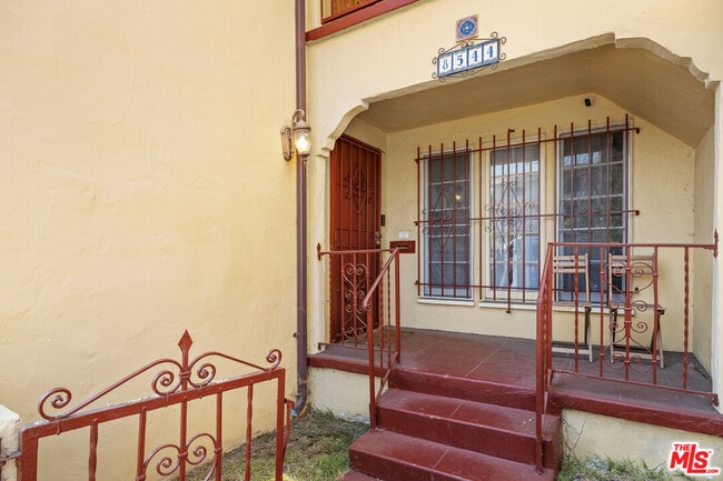 8544 Saturn St in Los Angeles, CA - Building Photo - Building Photo