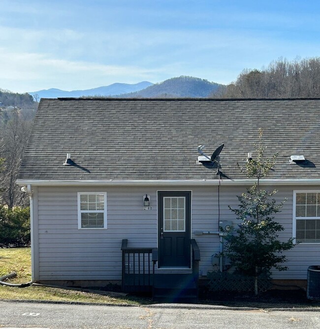 218 TF Kirkpatrick Way in Candler, NC - Building Photo - Building Photo