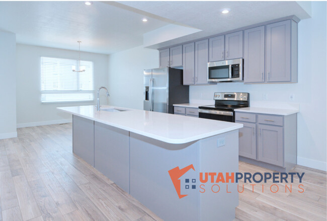 996 W 450 S in American Fork, UT - Foto de edificio - Building Photo