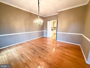 15292 Surrey House Way in Centreville, VA - Building Photo - Building Photo