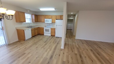 111 Stonington St in Hollister, MO - Foto de edificio - Building Photo