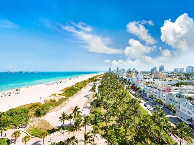 1455 Ocean Dr in Miami Beach, FL - Building Photo - Building Photo